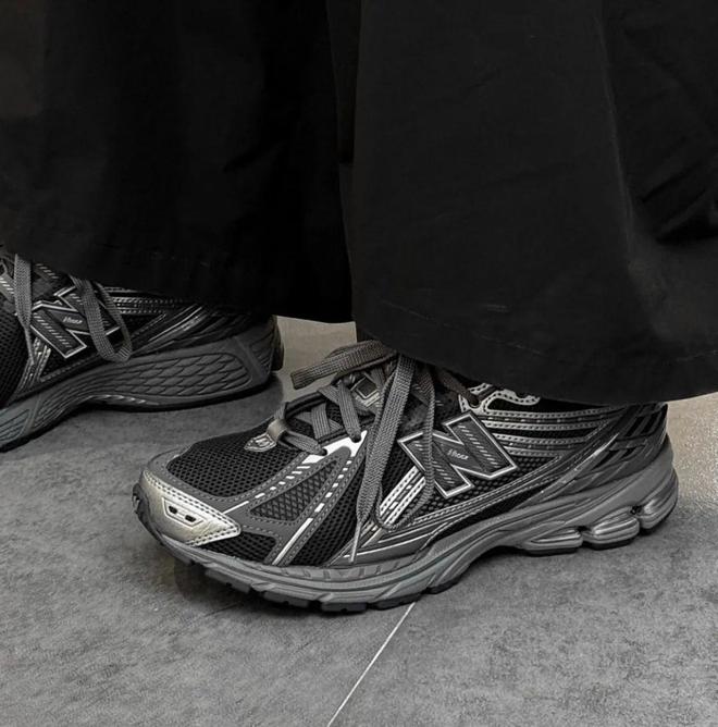 潜力股”SNEAKERS值得关注！！！新利体育网页版极致黑才够帅！这4双“(图13)