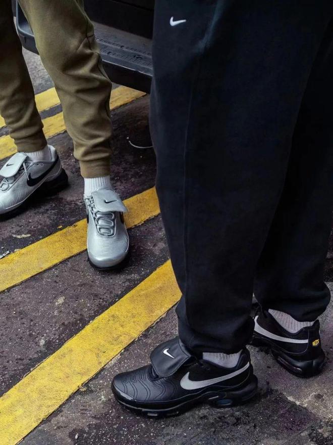 潜力股”SNEAKERS值得关注！！！新利体育网页版极致黑才够帅！这4双“(图17)