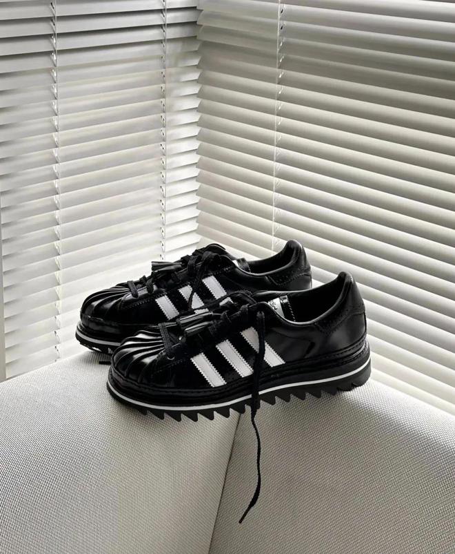 潜力股”SNEAKERS值得关注！！！新利体育网页版极致黑才够帅！这4双“(图9)