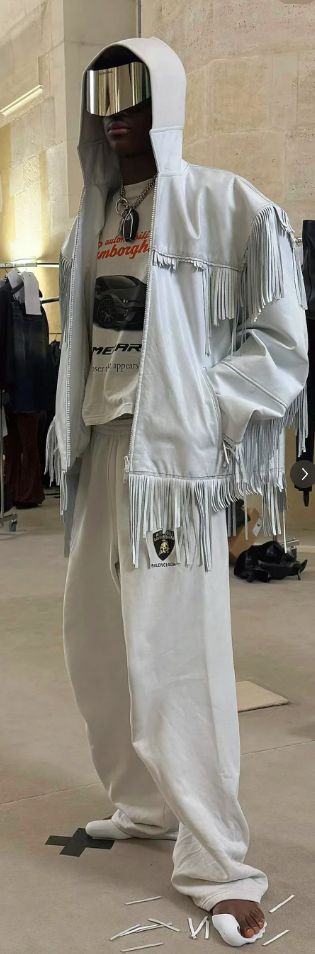 赤足鞋卖1万网友吐槽：扔街上都不捡新利体育18不坑穷人！巴黎世家推出(图2)