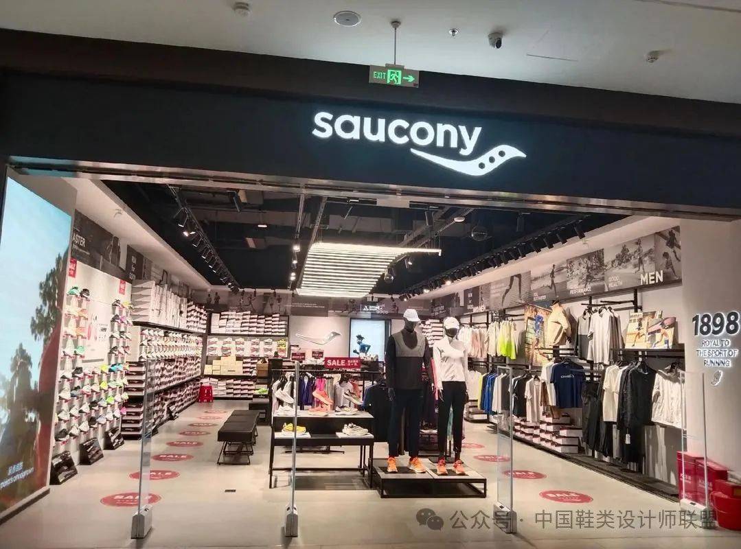 的质量与科技竞争新利娱乐跑鞋市场(图11)