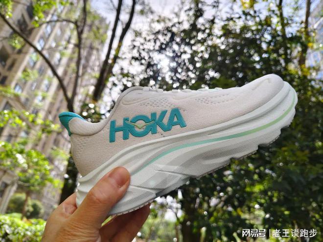 10：恰到好处的卓越跑鞋HOKA CLIFTON(图14)